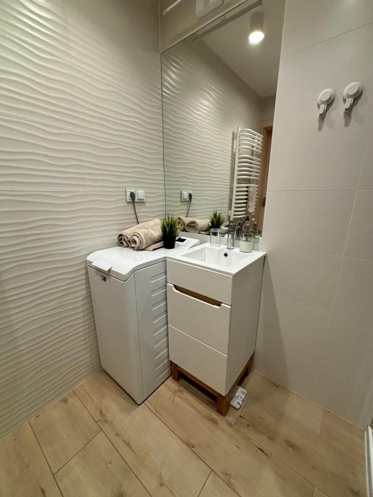 Chopin Park Lux Apartment, Self Check-In 24H, Free Parking, Air-Conditioning Poznan Phòng bức ảnh